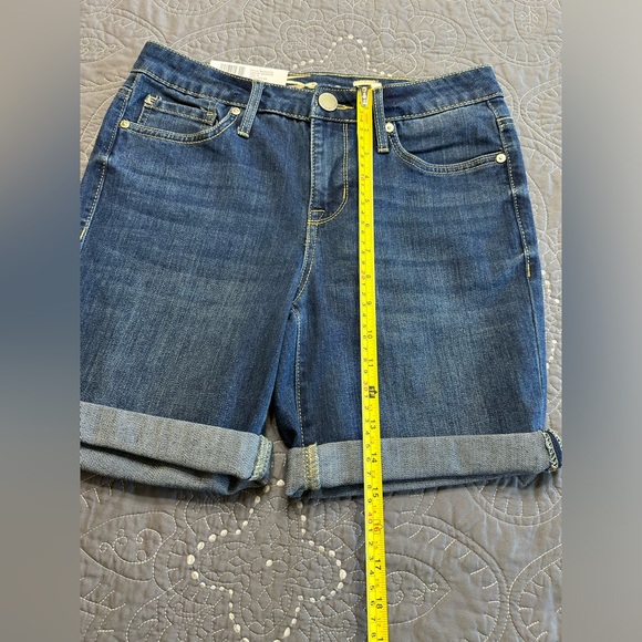 Seven7 Women’s Blue Denim Rolled Cuff Sunset Bermuda Shorts NWT Size 4 - Picture 7 of 10